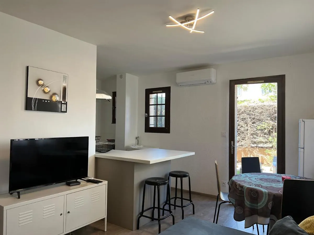 Apartment Appartement Pour 2 Personnes En Ville Avec Terrasse La Londe-les-Maures