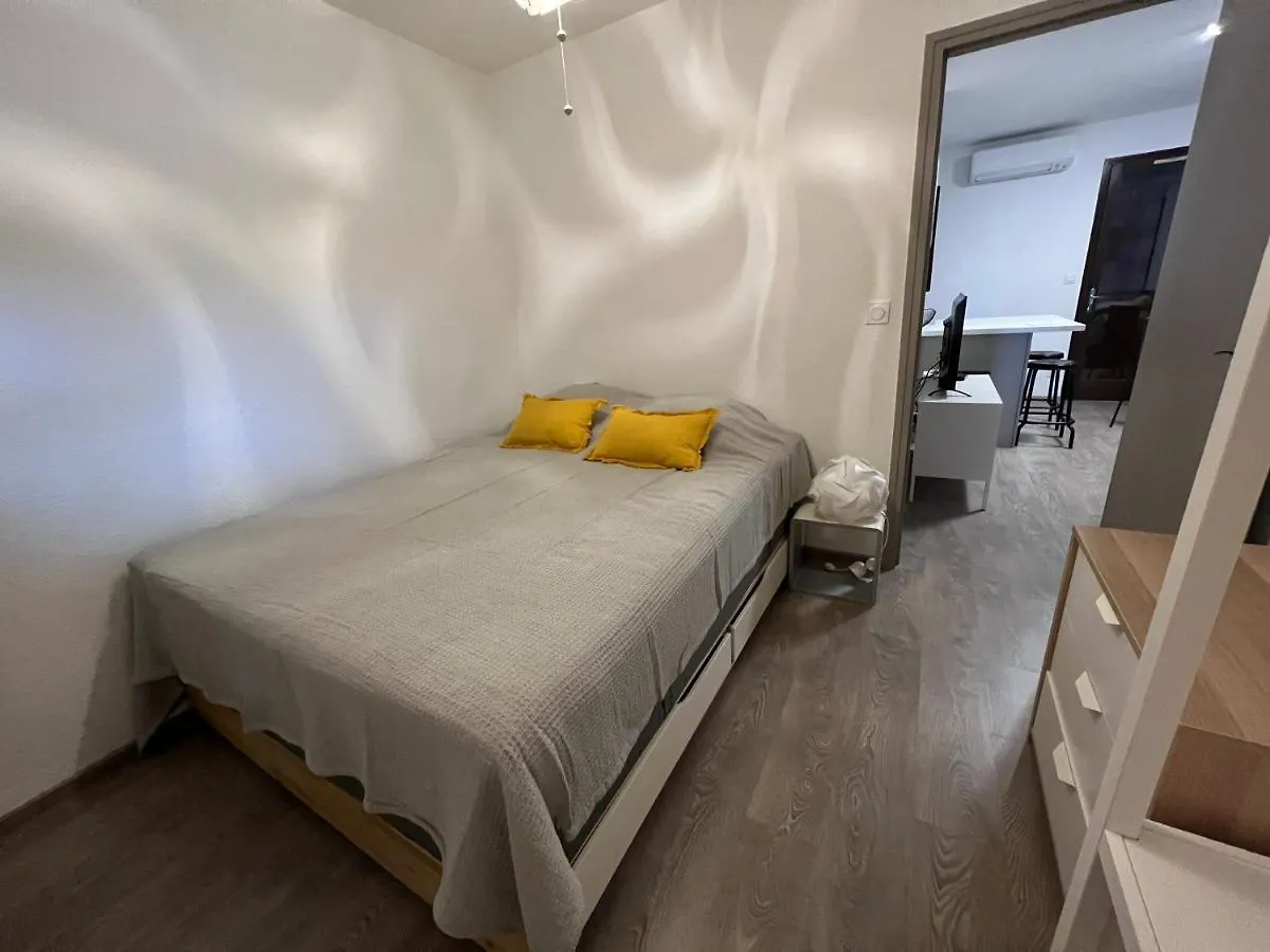 Appartement Pour 2 Personnes En Ville Avec Terrasse La Londe-les-Maures France